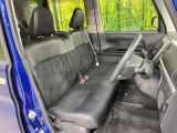 運転席シート廻りは使用感も少なく、良好な状態となっています。前オーナー様が丁寧に使っていたことがよくわかりますね。