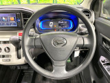 インテリアに合わせたデザインのステアリングは、運転される方のことも考え、運転しやすい形状、大きさです。是非一度、実際に触ってお確かめください。