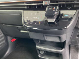 駐車ブレーキは電動式です。オートホールド機能付きで便利ですね