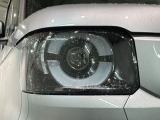 LEDヘッドライトは、点灯の瞬間から最大光量を発揮し、突然暗くなるトンネルなどでの安定感を高めます。