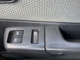 運転席・助手席はパワーウィンドウになっています。