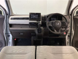 【前方視界】開放的な前方視界!運転がしやすく疲れにくいです♪窓が大きく、見通しがとっても良いおクルマですよ♪