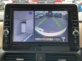 アラウンドビューモニター搭載。上から見下ろしたように液晶に映るのでスムーズな駐車をサポートします。