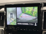 【マルチアラウンドモニター】専用のカメラにより、上から見下ろしたような視点で360度クルマの周囲を確認することができます☆死角部分も確認しやすく、狭い場所での切り返しや駐車もスムーズに行えます。