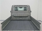 荷台はゴムマットが敷いてあり、荷台と荷物を傷から守ります。