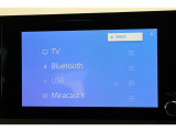 純正ディスプレイオーディオを装備。Bluetooth対応でお手持ちのスマートフォンからお気に入りの音楽の再生も可能。