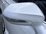 最近よく目にするドアミラーウインカー。単なる流行ではありませんよ!前や横からの視認性がよくなり、安全に寄与する装備です☆