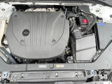 当店の認定中古車(VOLVO APPROVED CAR)はメーカー基準の車齢・走行に応じた内外装・機関の176項目もの項目に厳密な点検を実施。すべての基準を満たした自信を持ってお届けする中古車です。