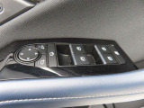 運転席のパワーウインドースイッチ部です。よく触れる場所だからこそ、使用状態があらわれますよね。ぜひこうした所もチェックしてください。