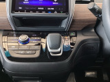 【eコンスイッチ】低燃費運転をサポートするECONモード。スイッチをONすると、エンジンやトランスミッション、A/Cなどを協調制御し、燃費の向上に貢献。エコドライブの効果を高めます。