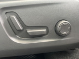 【パワーシート】スイッチ一つで簡単にシート位置の微調整が可能!電動だから力もいりません!自分に最適なシートポジションにセットして、快適なドライブをお楽しみください。