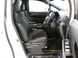 高いホールド性で運転姿勢が安定します。長距離ドライブでも疲れにくいのが魅力です。快適なドライビングライフをお送りください♪