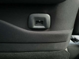 後席にお座りの方がご利用できるUSB TYPE A差し込み口がございます♪