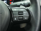 ◆アダプティブクルーズコントロール◆予め設定した車速内でクルマが自動的に加減速。前走車との適切な車間距離を維持しながら追従走行します。【LKAS】車線維持支援システムでステアリング操作を支援。