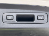 【パワーバックドア】スマートキーや運転席のボタンを押すだけでリアゲートが自動で開閉します!荷物を持っている時や、高い位置にあるバックドアを閉める際に便利な機能です♪