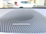 【harman kardon】ハーマンカードンのHi-Fiスペシャリストと共に、モデル別に開発・設計された専用チューニングが臨場感溢れる音響空間を実現しています。
