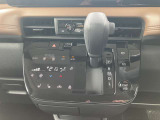 フルオートエアコン 温度設定をすれば自宅のエアコンのように車内の温度をコントロール