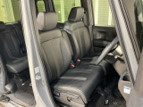 乗降がしやすい運転席。高さが調節できて小柄な方でも運転しやすいポジションをとることができます。