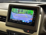 【バックカメラ】駐車時に後方がリアルタイム映像で確認できます。大型商業施設や立体駐車場での駐車時や、夜間のバック時に大活躍!運転スキルに関わらず、今や必須となった装備のひとつです!