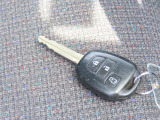 キーレスキーエントリーで車外からドアの開閉も楽チンですネ
