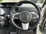 ステアリングスイッチ!走行中でも手元で操作できて便利です