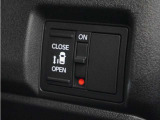 ◆片側電動スライドドア◆狭い駐車場でも乗り降りが楽々♪お子様が隣の車にドアを当ててしまう心配もございません!小さなお子様連れの方もこれで安心。