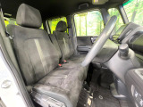 運転席シート廻りは使用感も少なく、良好な状態となっています。丁寧に使われていたことがよくわかりますね。