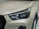 LEDヘッドライトは、点灯の瞬間から最大光量を発揮し、突然暗くなるトンネルなどでの安定感を高めます。