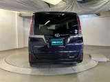 バックカメラが付いているので後方確認が非常にしやすいです。今や運転初心者も熟練者も必須装備!ついていて損はないですね♪