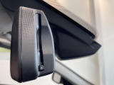 【ルームミラー一体型ETC】BMWといえばルームミラー一体型のETC。ドライバーから差し込めるかたちになっておりますので、差し忘れの際も慌てずにご利用いただけます。