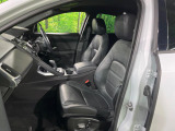 質感の高いシートでございます。使用感が出やすい運転席ですが、綺麗な状態を保っております。前席の状態は内装の状態を見る大きなポイントになると思いますので、是非一度、実際にご覧くださいませ。