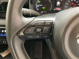 運転中、オーディオの操作をしてて、ハッとしたことはありませんか?ステアリングスイッチは、運転中でもハンドルでオーディオの操作が可能です。安全なドライブをサポートします。