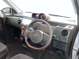 前方の見通しが良いすっきりした視界、誰でも扱いやすく運転できます。疲れにくく安心ドライブを更に快適なものにします!