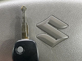【キーレス】少し離れた場所からでもボタン一つでドアの開錠・施錠ができるのでとっても便利!ドアの鍵穴周りに傷をつけることもありません♪