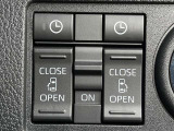 両側電動スライドドアのスイッチ付です。車内からもスイッチひとつで楽にドアの開閉が可能です。電動なので開閉時に力を使う必要がなく、半ドアになることもありません!
