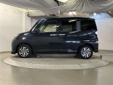 助手席側は電動スライドドアになってます。運転席やキーのリモコンで開閉できるので手が塞がっていても楽に積み降ろし出来ますよ。
