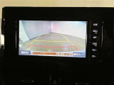 バックギアに入れると、このように後方が映し出されます!駐車の際とても安心!便利!最終確認はご自身の目と耳で必ず行ってください!
