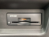 ETC2・0 ナビゲーションと連動モデル。充実したETC機能に加えて、ITSスポットとの高速、大容量、双方向の通信が可能で、次世代の運転支援サービスを受けることができます。