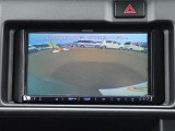 バックカメラ装備しております。駐車時に大変役に立ちますよ。駐車が苦手な方にも便利機能です。