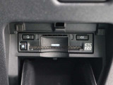 広がる運転支援サービスETC2.0搭載。全国の高速道路に設置されたITSスポットと双方向通信を図り、広域な道路交通情報や安全運転をサポートする情報を得て、音声やナビ画面上にタイムリーにお知らせします。