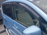 プライバシーガラスがついておりますので、車内のプライバシーを保護してくれます。