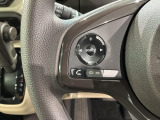 ステアリングにオーディオ操作スイッチが付いています。オーディオ画面に直接タッチしなくても操作が出来ますので、運転に集中できます。