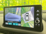 【マルチビューカメラシステム】専用のカメラにより、上から見下ろしたような視点で360度クルマの周囲を確認することができます☆死角部分も確認しやすく、狭い場所での切り返しや駐車もスムーズに行えます。