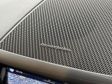 【harman kardon】ハーマンカードンのHi-Fiスペシャリストと共に、モデル別に開発・設計された専用チューニングが臨場感溢れる音響空間を実現しています。