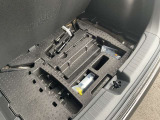 トランク下部には、パンク修理剤が入っています。