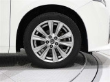 タイヤサイズは(235/50R18)で純正アルミホイールです。