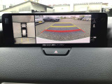 360&deg;ビューモニターでは前後左右4つのカメラ映像をさまざまな走行状況に応じて切り替えてセンターディスプレイに表示することで、駐車時や狭い道でのすれ違い時、見通しの悪い交差点進入時でも安心感を高めます