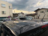 目立つキズ凹み等はありませんが、中古車という商品の特性ルーフには子キズや塗装しみがあります