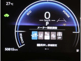 とっても見やすいメーターです。夜間時はラグジュアリーな気分にさせてくれる照明が魅力ですので、夜のドライブも楽しみになりますよ♪
