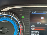 ハイビームアシストは周囲の明るさから対向車や先行車、街灯の有無などをフロントカメラが検知して、自動でハイビーム(上向き)とロービーム(下向き)を切り替える機能です。